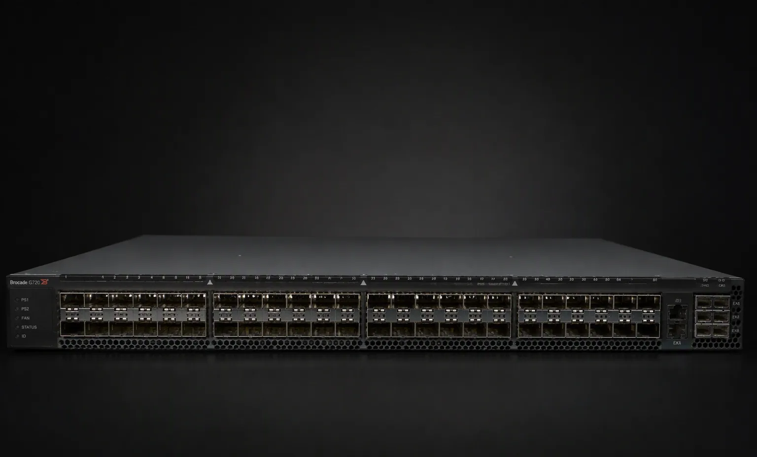 Brocade G720 64-port 64G FC SAN switch 1U, front panel with transceivers, dark studio.